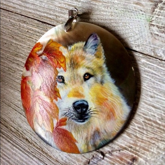 Hand Painted Wolf on Shell Pendant - Picture 3 of 3